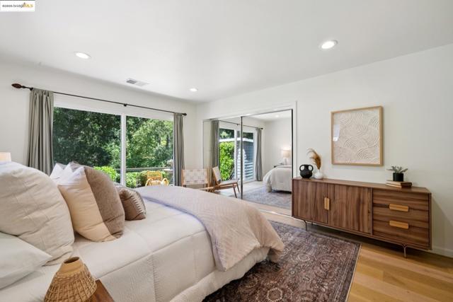 184 Lombardy Ln, Orinda CA: https://media.crmls.org/mediaz/0c4eeca7-2bae-4e3b-bf66-0c690512b851.jpg