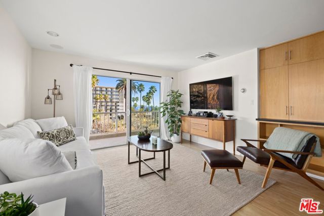 101 California Avenue, 506 photo 3