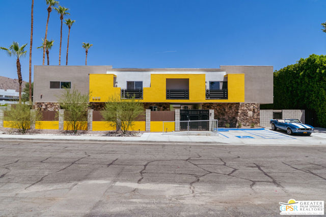 588 E San Lorenzo Road, Palm Springs CA: https://media.crmls.org/mediaz/0c4fe378-0642-45e8-b548-7bffa70b64e0.jpg