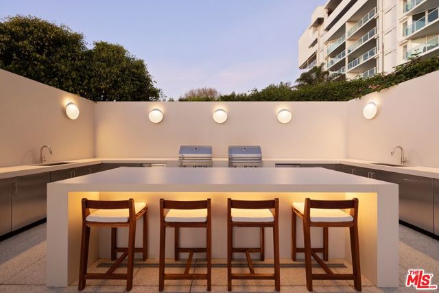 101 Ocean Avenue, Santa Monica CA: https://media.crmls.org/mediaz/0c508821-6b6a-4986-918b-523418cea5c5.jpg