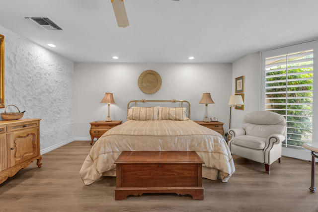 5 Stanford Drive, Rancho Mirage CA: https://media.crmls.org/mediaz/0c50fc5e-9c7f-4801-9e06-3e700740d90c.jpg