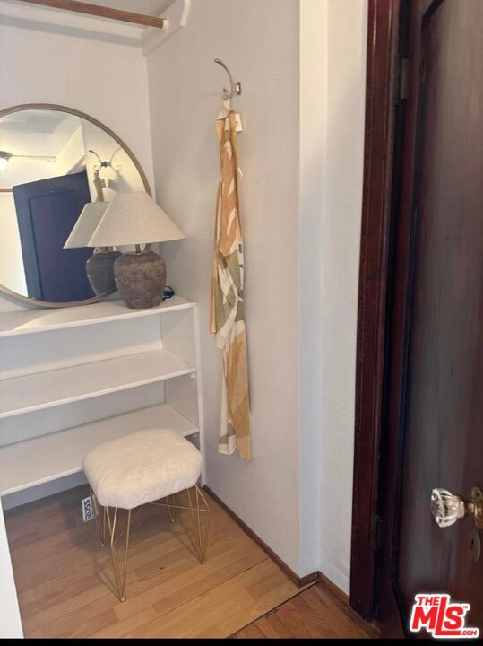 5112 Edgewood Place, Los Angeles CA: https://media.crmls.org/mediaz/0c510bbf-9bee-426f-a44c-cfeafd87e6c8.jpg