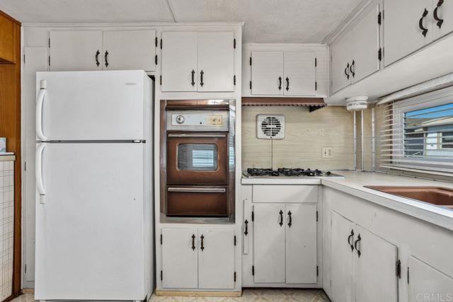 82 Shirle Lane, Oceanside CA: https://media.crmls.org/mediaz/0c5110b7-5f79-42be-ad1a-cf7a32a312f8.jpg