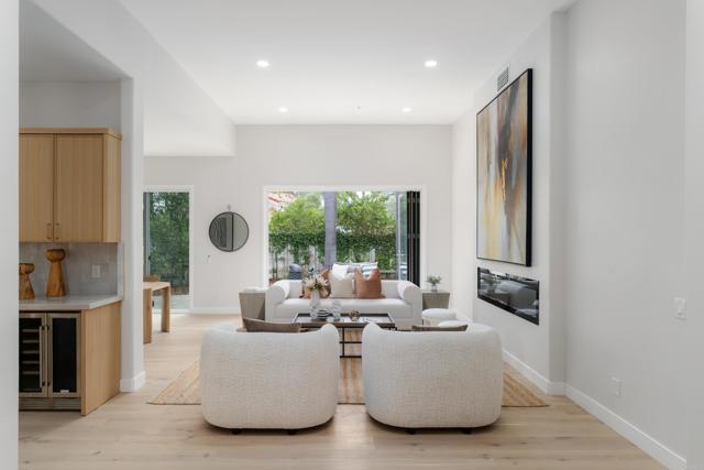 Detail Gallery Image 9 of 46 For 14004 Calle Venecia, San Diego,  CA 92130 - 4 Beds | 2/1 Baths