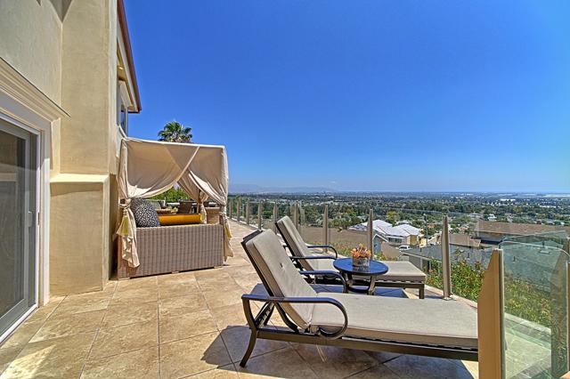 5350 Edgehill Circle, Ventura CA: https://media.crmls.org/mediaz/0c517f83-afc9-4a71-b846-f47213349771.jpg