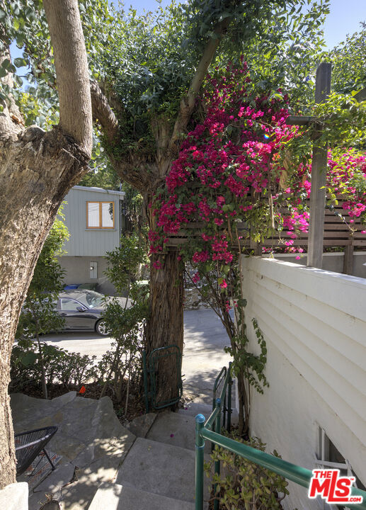 10411 Quito Lane, Los Angeles CA: https://media.crmls.org/mediaz/0c5238cf-cc2b-43f2-b941-9661633121b2.jpg