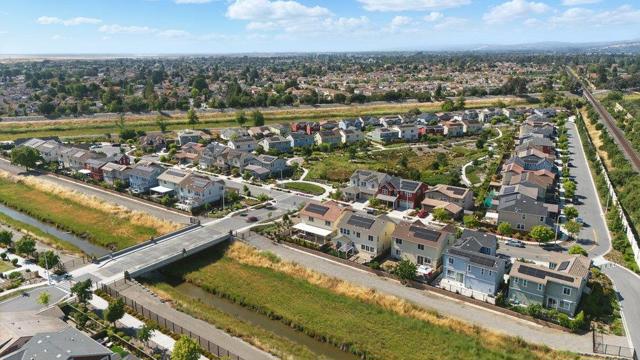33831 Farmhouse Street, Fremont CA: https://media.crmls.org/mediaz/0c525036-d94c-49ae-b64e-53901d1acdeb.jpg