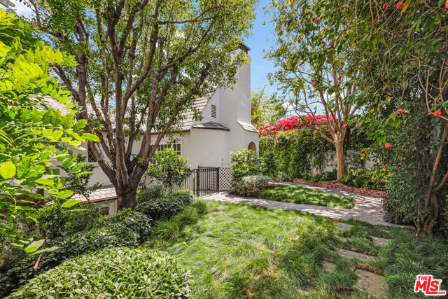 2558 Glendower Avenue, Los Angeles CA: https://media.crmls.org/mediaz/0c52825f-0492-4375-9ace-a8d4adb8c6b0.jpg