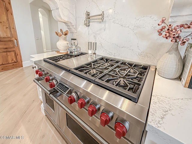 25877 Shady Oak Lane, Valencia CA: https://media.crmls.org/mediaz/0c53132f-7588-4fa5-990c-b153998835e2.jpg