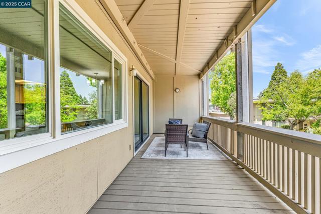 1200 Canyonwood Ct, Walnut Creek CA: https://media.crmls.org/mediaz/0c533e59-fe3a-4c7e-afc8-aedb20d21dc4.jpg