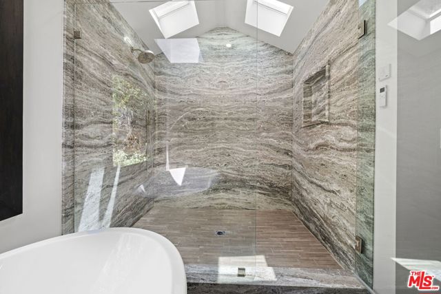 3 Latimer Road, Santa Monica CA: https://media.crmls.org/mediaz/0c534dae-8812-48a9-b6c1-f6f65751b3c6.jpg