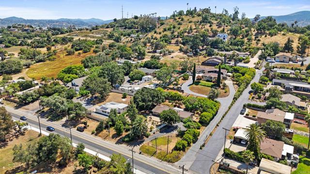 1471 Rock Springs, Escondido CA: https://media.crmls.org/mediaz/0c53a434-eb35-43e0-b4de-ea198df10a98.jpg