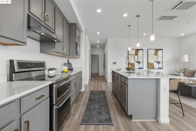 2818 Fifth Street, Alameda CA: https://media.crmls.org/mediaz/0c53aa9b-f647-4358-98a0-4c07c206288a.jpg