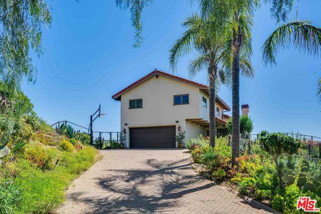 2303 Tuna Canyon Road, Topanga CA: https://media.crmls.org/mediaz/0c53c7b7-30ba-4223-bec7-67c83d639fb3.jpg