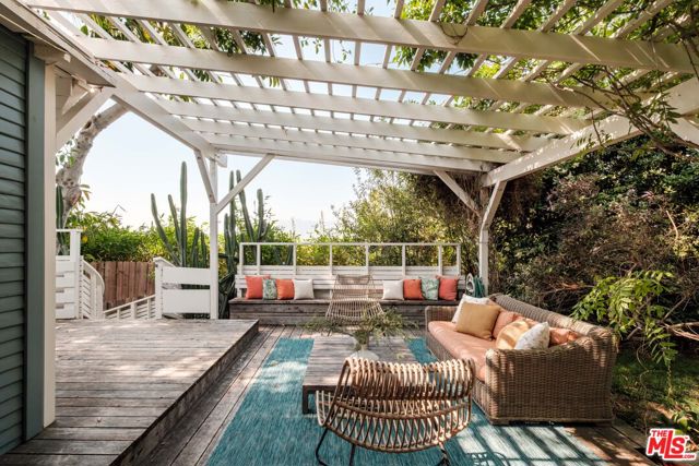 2326 Hidalgo Avenue, Los Angeles CA: https://media.crmls.org/mediaz/0c53c868-c56d-4b0d-906c-0c441030be66.jpg