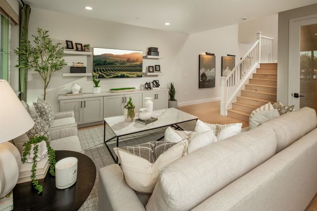 Image 9 of 17 For 139 Compass Drive  2002