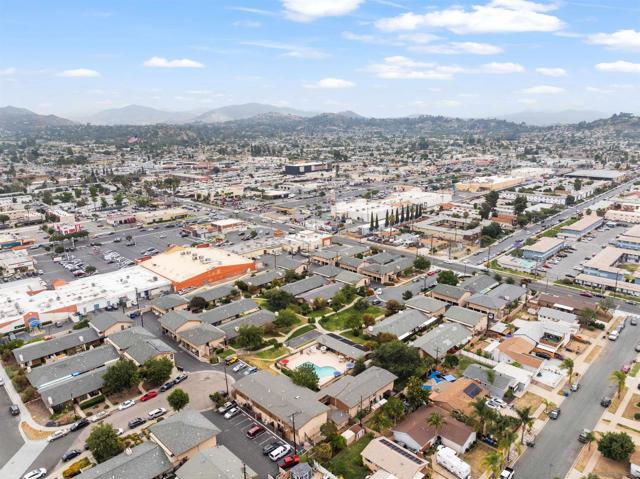 540 Oakdale Ln, El Cajon CA: https://media.crmls.org/mediaz/0c541bc2-01a3-4b6b-b225-e3125a379de9.jpg