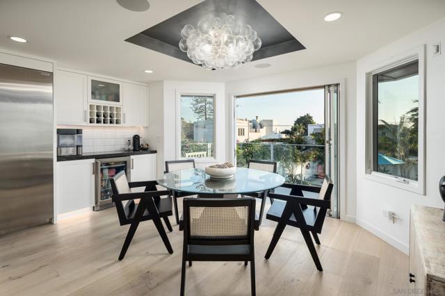 7570 Cabrillo Ave, La Jolla CA: https://media.crmls.org/mediaz/0c54217f-b745-4001-bbd1-ab6009ac113d.jpg