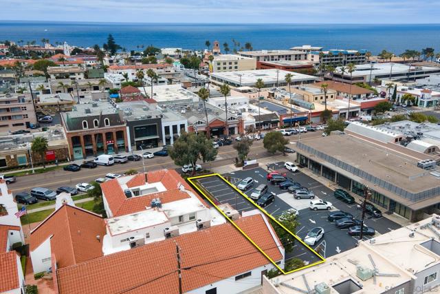 7733 Girard Ave, La Jolla CA: https://media.crmls.org/mediaz/0c54410d-33b4-44d6-bcbc-e4548ac179dd.jpg
