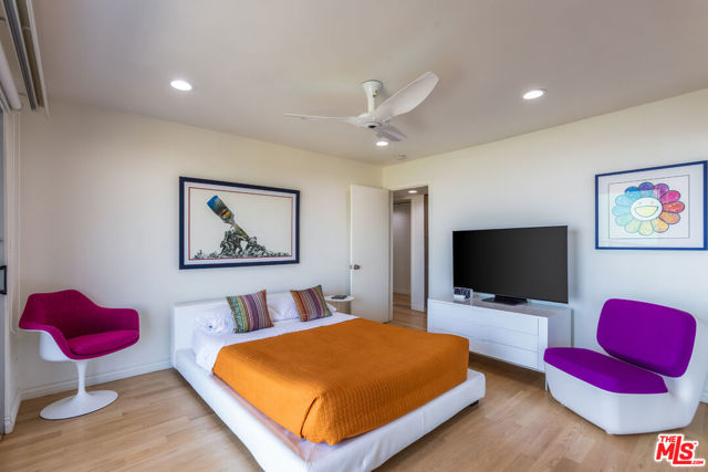 1556 Blue Jay Way, Los Angeles CA: https://media.crmls.org/mediaz/0c544d6f-8d0b-4bac-9bb1-77bf75e878c8.jpg