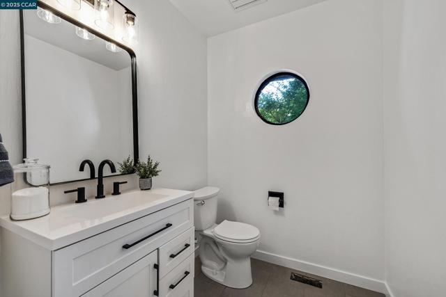 205 Kingswood Ct, Danville CA: https://media.crmls.org/mediaz/0c54b894-c163-47e5-ab29-f45f83ba2cab.jpg