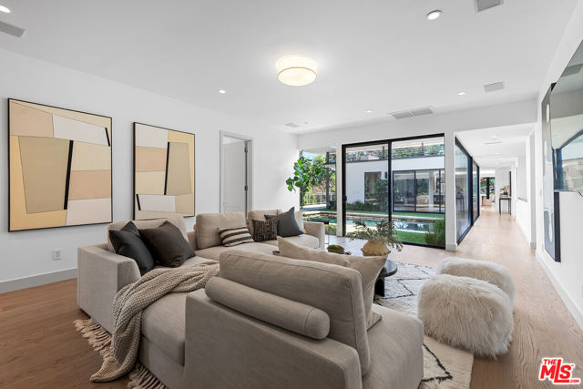 15941 Skytop Road, Encino CA: https://media.crmls.org/mediaz/0c54e91e-ead7-4e87-be22-043d75509fdd.jpg