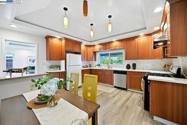 3419 Del Valle Cir, San Leandro CA: https://media.crmls.org/mediaz/0c552f7e-0bdd-47ea-b954-15cda8180bbf.jpg
