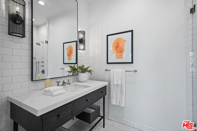 9928 Toluca Lake Avenue, Toluca Lake CA: https://media.crmls.org/mediaz/0c5563d3-1190-43d2-8292-67da2b195df0.jpg