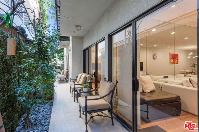 1201 Larrabee Street, West Hollywood CA: https://media.crmls.org/mediaz/0c55861d-2191-409c-85fa-7229f429a3ff.jpg