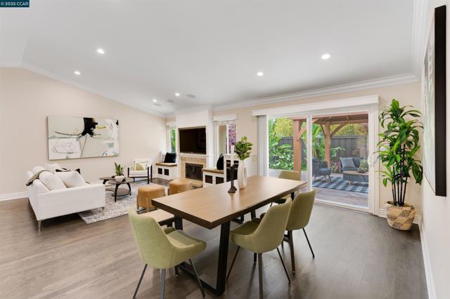 5588 Gonzalez Ct, Concord CA: https://media.crmls.org/mediaz/0c566765-456b-4965-9cef-83033b71b268.jpg