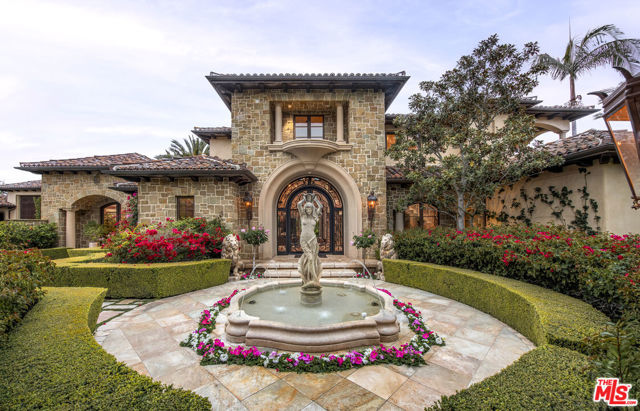 427 La Marina Drive, Camarillo CA: https://media.crmls.org/mediaz/0c56e2b4-059d-49cf-a2d5-128a23a8df61.jpg