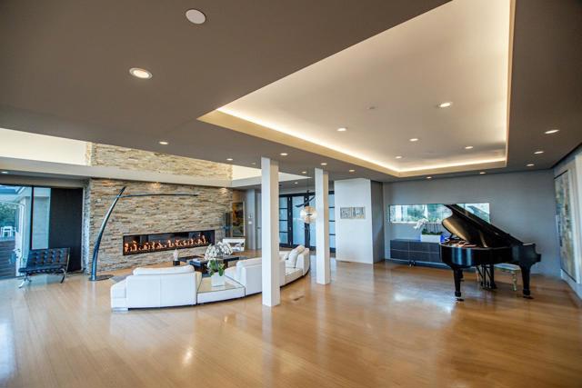 24860 Olive Tree Lane, Los Altos Hills CA: https://media.crmls.org/mediaz/0c579907-3d5a-4372-b07f-db425d1fbfd1.jpg
