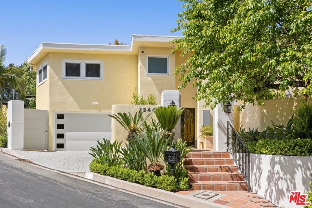 1244 Stradella Road, Los Angeles CA: https://media.crmls.org/mediaz/0c57a139-71ee-48cb-9580-e513d8287869.jpg