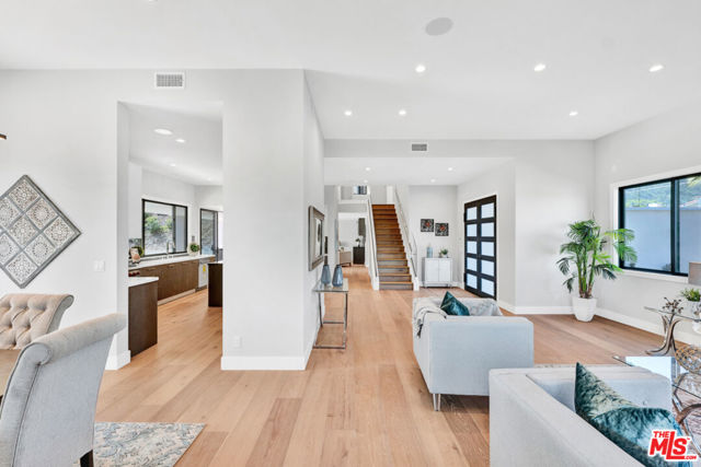 16930 Encino Hills Drive photo 6