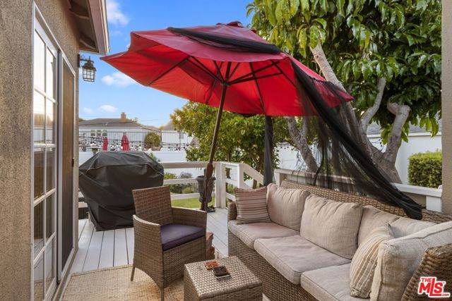 5715 Valley Ridge Avenue, Los Angeles CA: https://media.crmls.org/mediaz/0c5810e7-d41d-4dde-ac14-184457cfe405.jpg