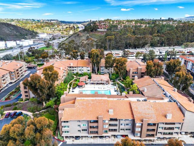 10350 Caminito Cuervo, San Diego CA: https://media.crmls.org/mediaz/0c586052-dcb9-4492-9d6c-be81a9379d97.jpg