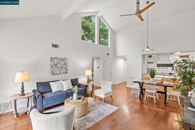 879 Camelback Pl, Pleasant Hill CA: https://media.crmls.org/mediaz/0c58692c-1ffa-4d05-91ea-161691fc7c5f.jpg