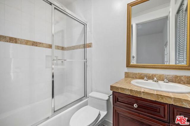 16718 Via Pacifica, Pacific Palisades CA: https://media.crmls.org/mediaz/0c5881e4-cf90-445f-aadc-b8deb3ee2ecf.jpg