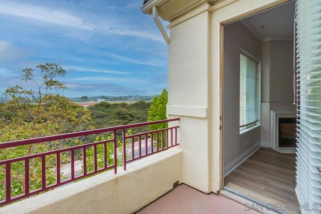 12376 Carmel Country Rd, San Diego CA: https://media.crmls.org/mediaz/0c58921c-a024-4c48-97d1-fe2fb2ac24d1.jpg