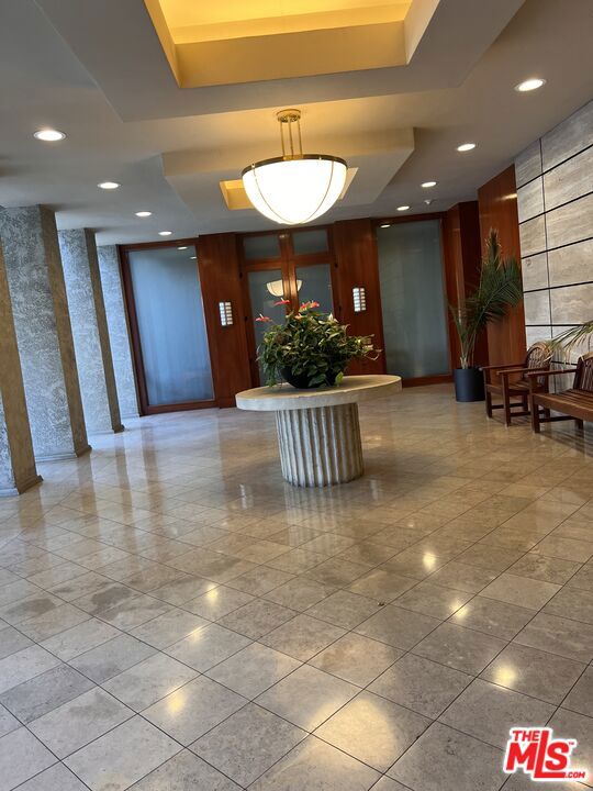800 W 1st Street, Los Angeles CA: https://media.crmls.org/mediaz/0c58a1c7-7028-43ed-b696-0460e9c79a1a.jpg