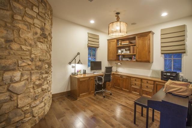 7031 Calle Portone, Rancho Santa Fe CA: https://media.crmls.org/mediaz/0c59ae32-aa99-41fb-9584-6bad90419c7a.jpg