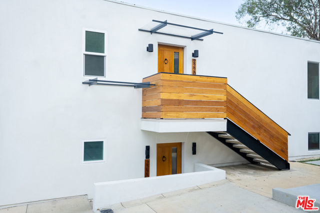 2220 Aaron Street, Los Angeles CA: https://media.crmls.org/mediaz/0c5a20d9-f268-4b09-9f8b-7813ab78a24a.jpg