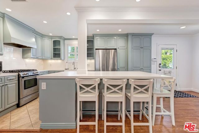 3504 Redwood Avenue, Los Angeles CA: https://media.crmls.org/mediaz/0c5a5266-7279-4918-ba2d-858d67bfeada.jpg