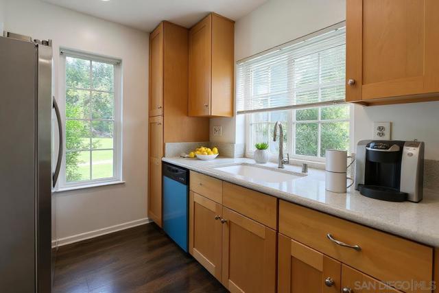 13076 Wimberly Square, San Diego CA: https://media.crmls.org/mediaz/0c5af420-d351-4944-8b7f-36c1fcdabb60.jpg