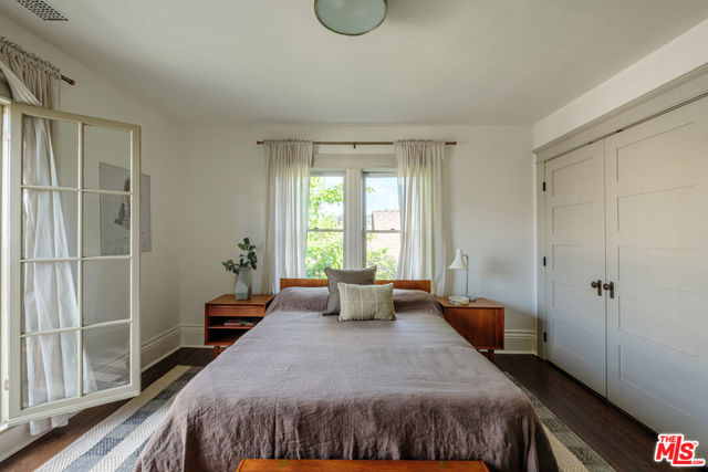 116 Roselawn Place, Los Angeles CA: https://media.crmls.org/mediaz/0c5b3bd8-b507-41cb-93fa-328e3219e263.jpg