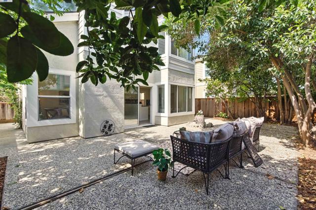 33243 Sunriver Cmn, Fremont CA: https://media.crmls.org/mediaz/0c5ba4b8-7cd6-4e7c-af04-1158dfdf8344.jpg