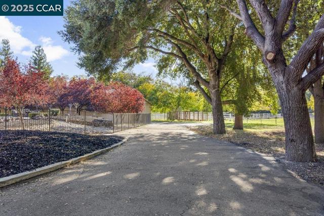 5655 Bruce Dr, San Ramon CA: https://media.crmls.org/mediaz/0c5ba6f6-1f61-4352-9563-05f56e73d8f7.jpg