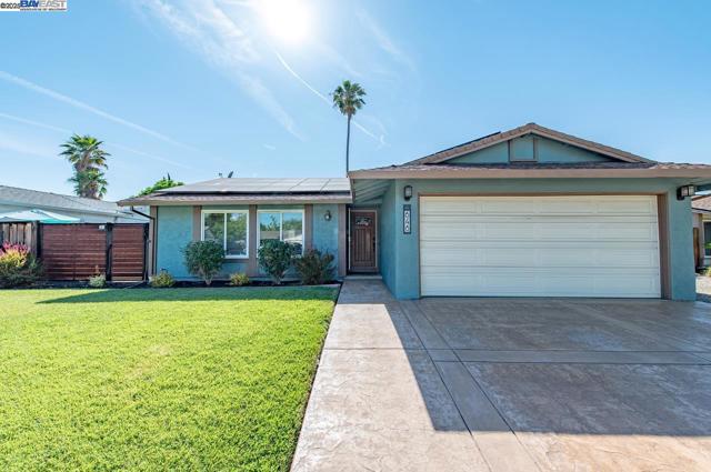 648 Buckeye Dr, Livermore CA: https://media.crmls.org/mediaz/0c5c026a-6223-4e19-ad27-4e38389a4d68.jpg