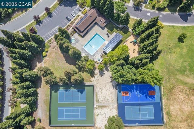 1666 Brush Creek Pl, Danville CA: https://media.crmls.org/mediaz/0c5c2538-669e-469b-889e-50fb5d3fc157.jpg
