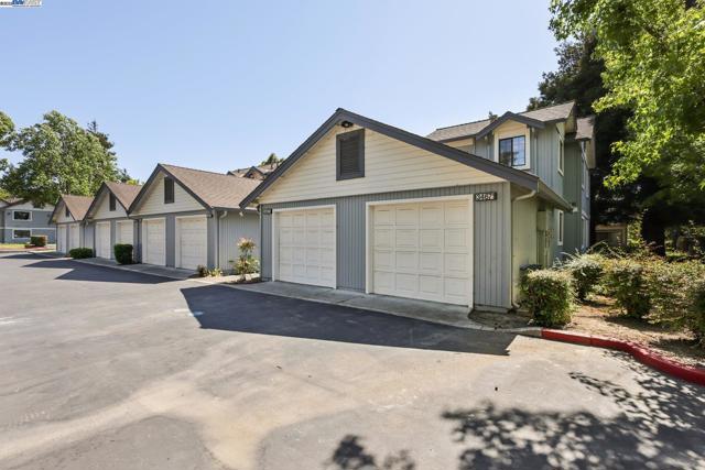 34671 Agree Ter, Fremont CA: https://media.crmls.org/mediaz/0c5c4712-4e2d-4eef-922f-f35b72d2fce7.jpg